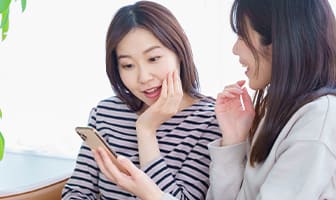 SNSで現地のファンと交流できる